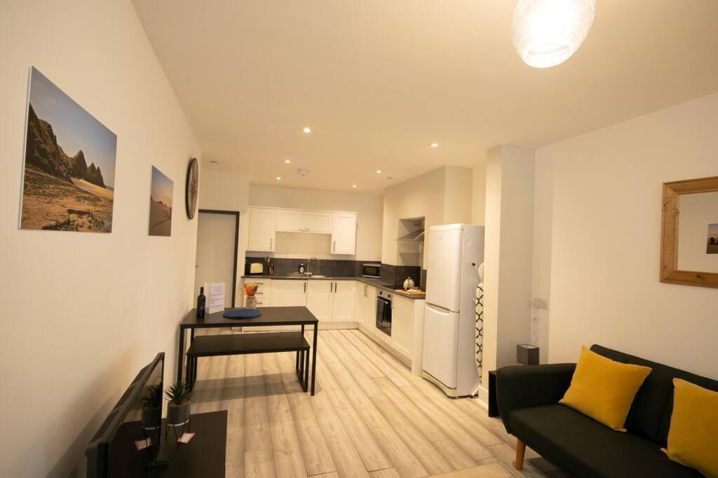 Luxe Living City Apartment - Beach, Wifi, Parking 斯旺西 外观 照片